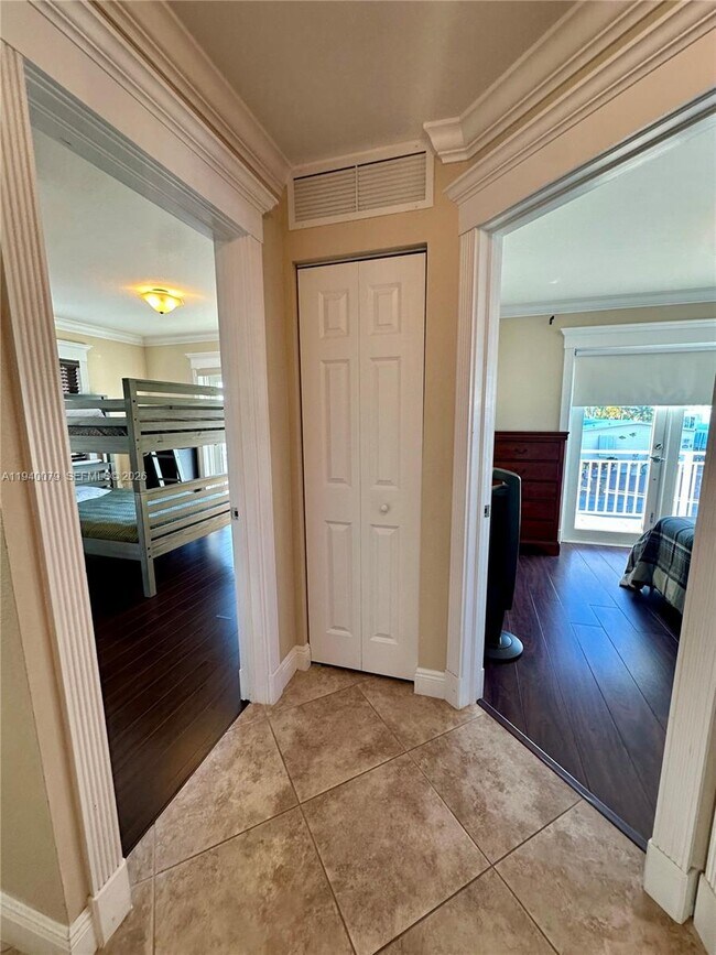 Building Photo - 1516 Aqueduct Ln