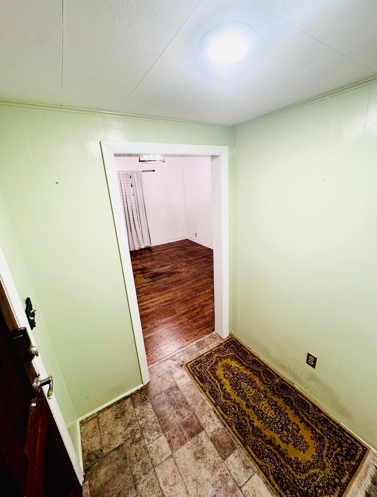 Front entrance - 412 Pearl Lake Rd