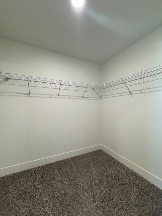 Building Photo - Peaceful Living Just Minutes from Town