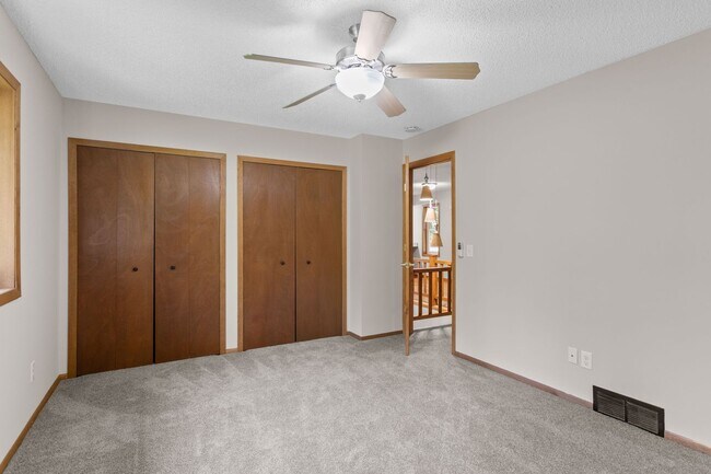 Building Photo - Rent in Andover 4 bd 3 ba 5 garage stalls, 1 AC avail NOW: $2,895/mo plus utilities.