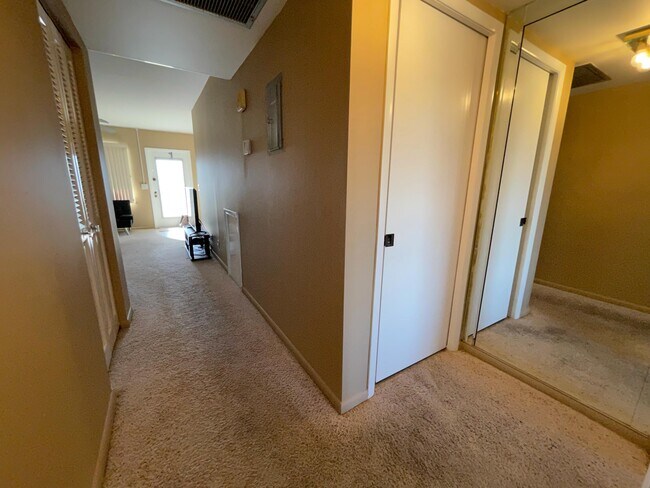 Building Photo - 4019 Lincoln A