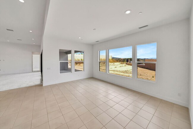 Building Photo - 30000 N Camino los Robles