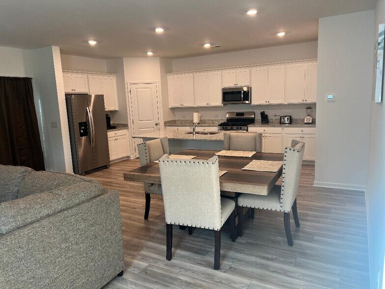 Kitchen table - 152 Rivulet Dr