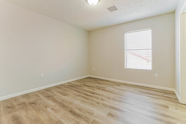 Building Photo - 1243 E Commerce Ave