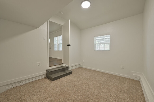 Building Photo - 1125 SW 47th St