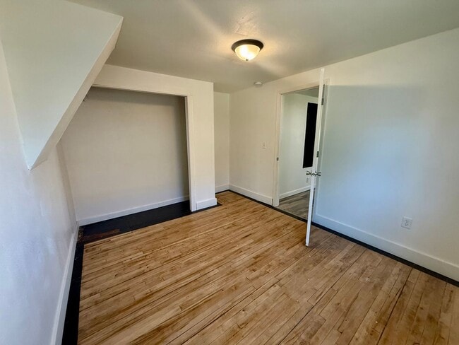 Building Photo - 706 Lincoln Ave