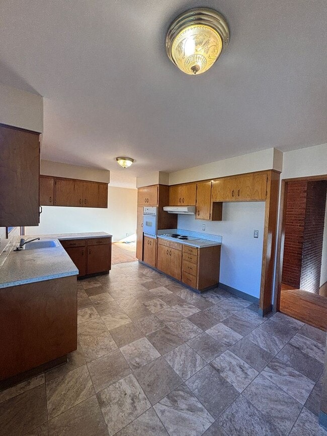 Building Photo - Large Lot With Tons of Privacy