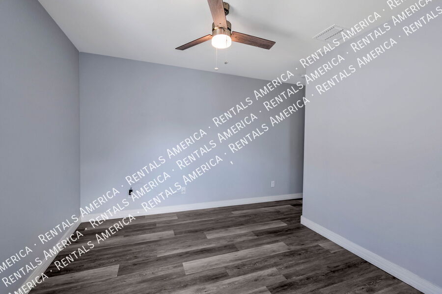 Building Photo - 1540 N Balboa