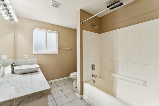 Building Photo - 420 S Five Mile Rd