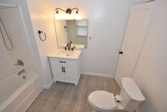 Building Photo - River Park Charming 3 bedroom Single Famil...