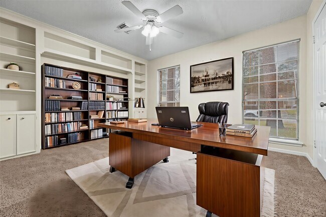 Building Photo - 1103 Suwanee Ln