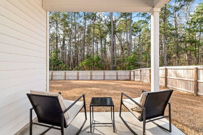 Building Photo - Modern Moncks Corner Home!