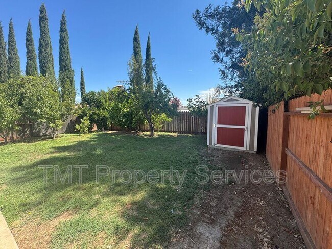 Building Photo - 5093 N Laguna Dr