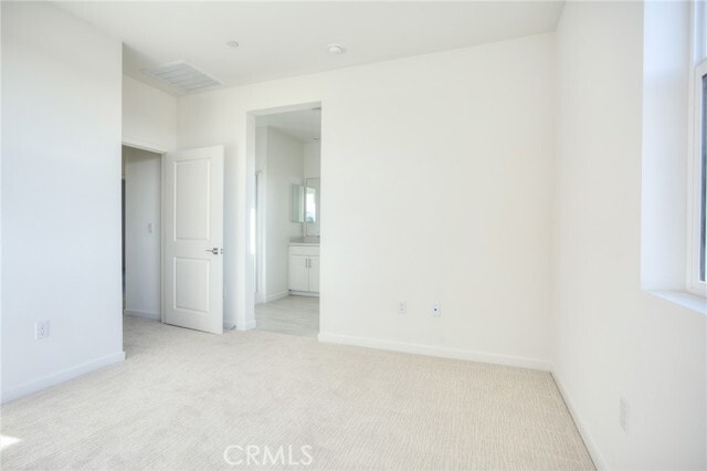 Building Photo - 5999 Huntington Dr