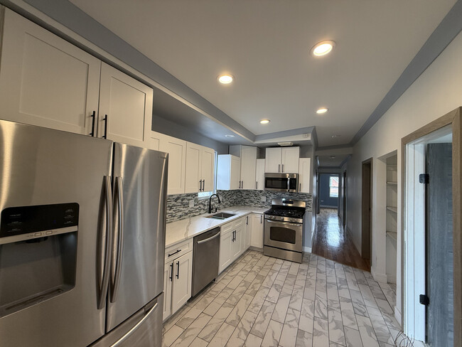 Building Photo - 5942 S Justine St