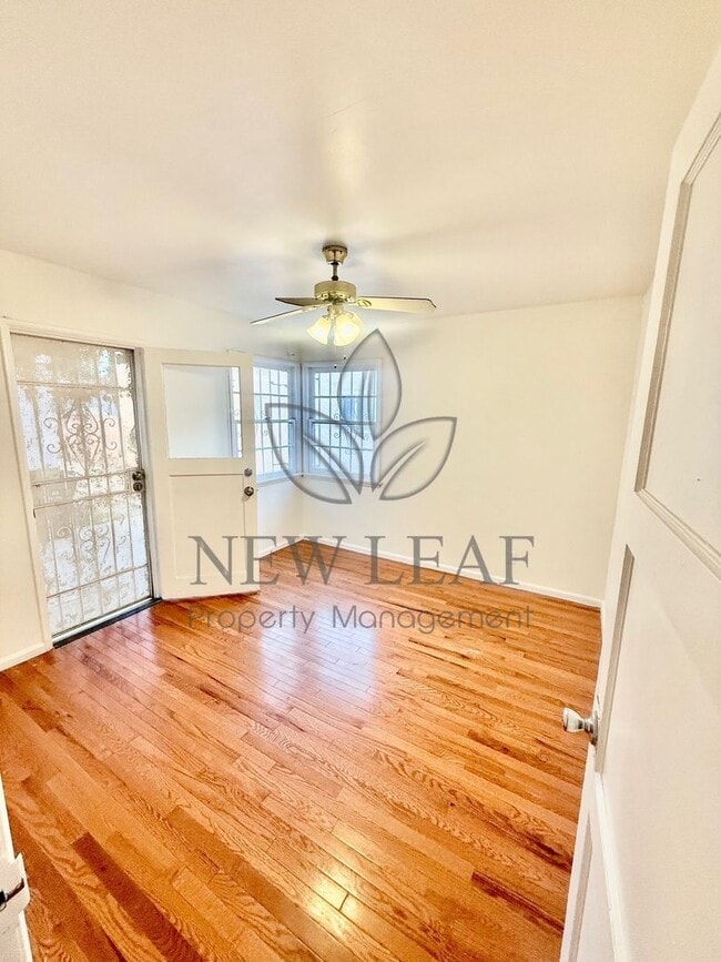 Building Photo - 1100 W 39th Pl