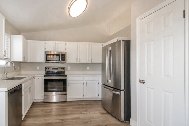 Building Photo - 6125 S 6105 W