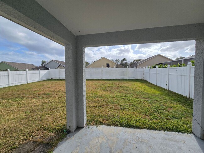 Building Photo - New Listing in Land O'Lakes