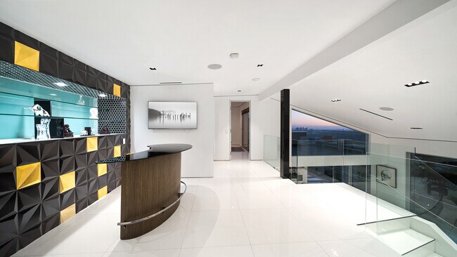 Building Photo - 1623 Viewmont Dr