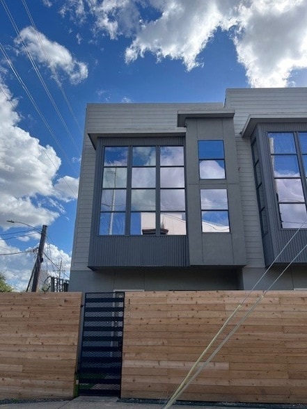 Building Photo - 1045 Bonner St