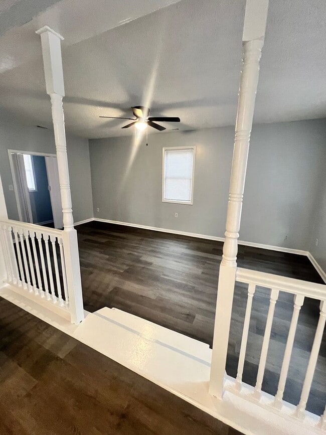 Building Photo - Charming Single-Family Home with Fenced in Backyard!