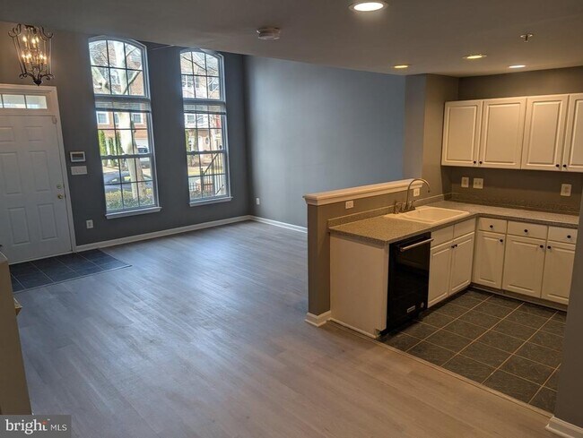 Building Photo - 1891 Crescent Park Dr