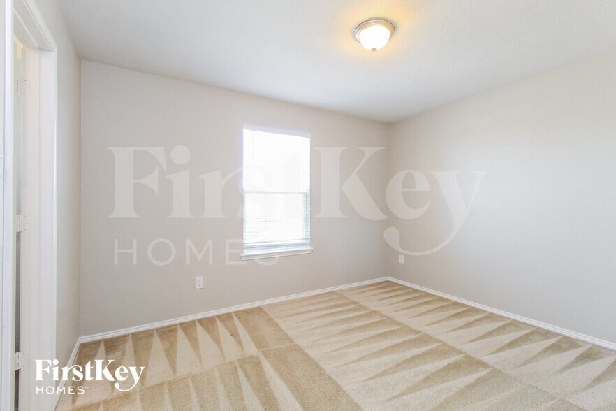 Building Photo - 2320 Bernese Ln