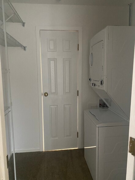 Washer/dryer in walk-through closet - 105 E Ticonderoga Dr