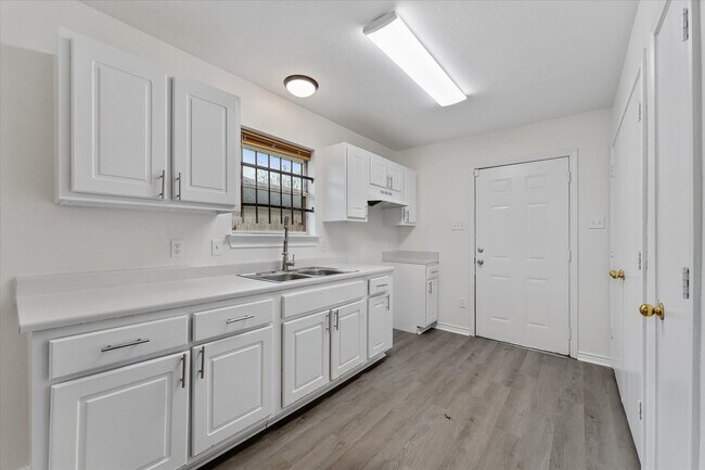 Building Photo - 11419 Roandale Dr