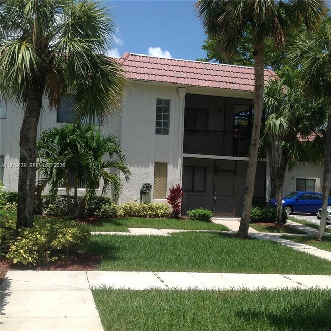 Building Photo - 16246 Laurel Dr