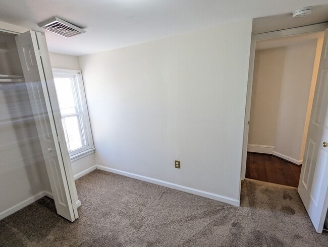 Building Photo - Charming two level row house in downtown Frederick available now!