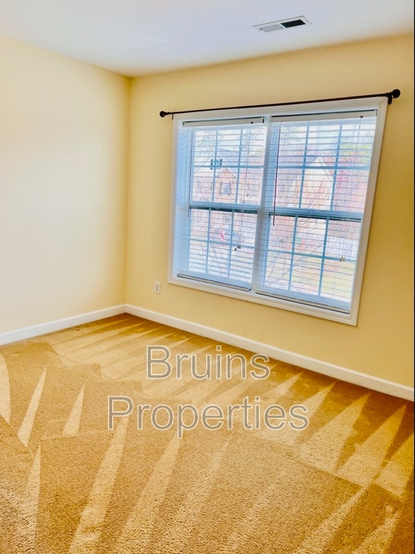 Building Photo - 2324 Alderbrook Dr