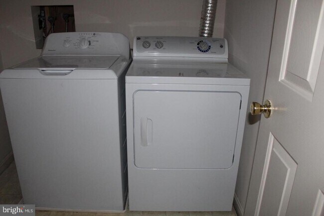 Building Photo - 10742 Brice Ct