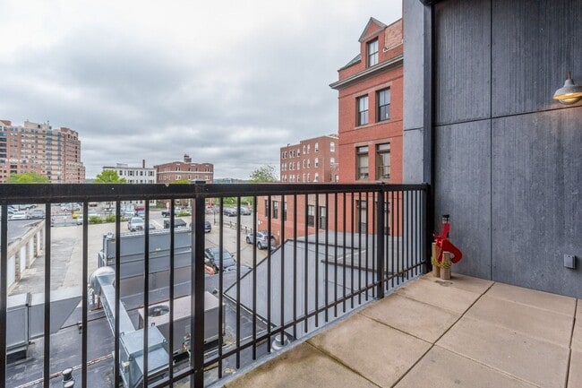 Building Photo - ALL UTILITIES INCLUDED - Furnished Downtown Portland, ME Condo w/ Parking, In-Unit Laundry, Priva...