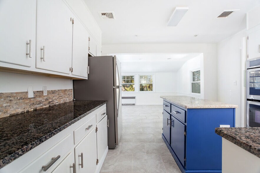 Building Photo - 198 Valley Rd