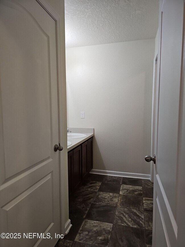 Building Photo - 1981 Rock Springs Way