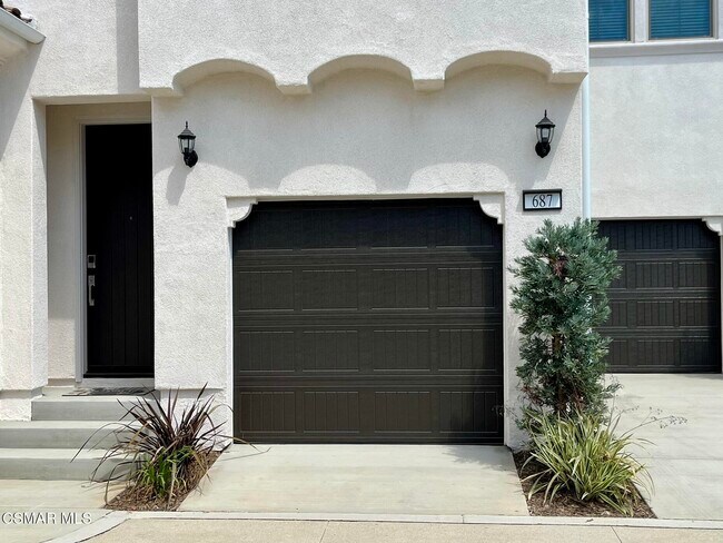 Building Photo - 687 Guy Turner Dr