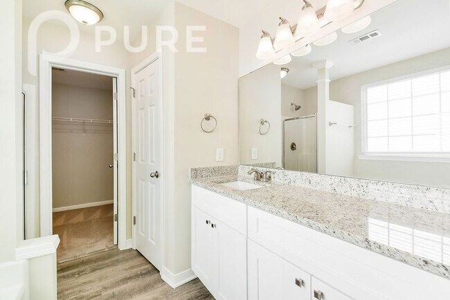 Building Photo - 1417 Chimney Rock Ct