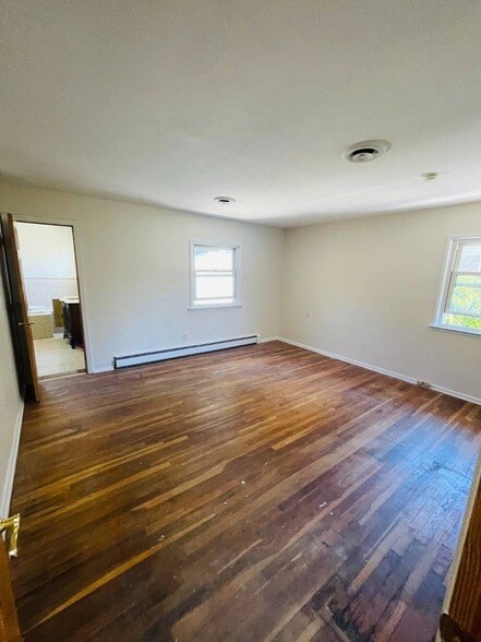 Building Photo - 146 Woolsey Ave