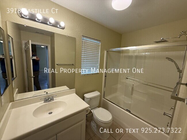 Building Photo - 3918 Bastille Ct