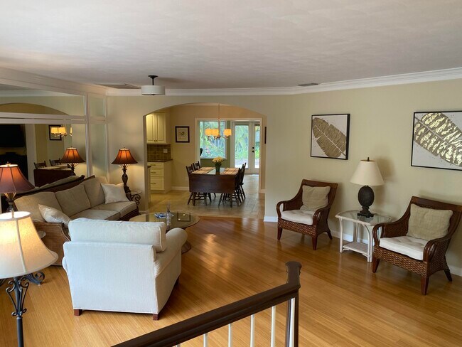 Building Photo - 535 Flamevine Ln