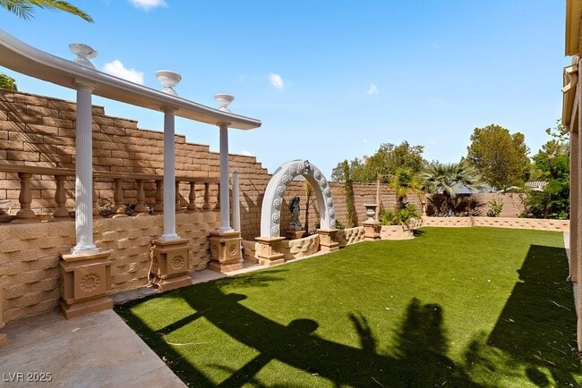 Building Photo - 8594 Lambert Dr