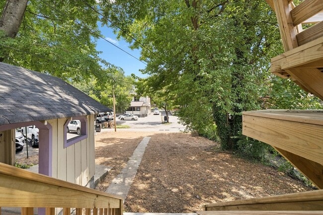 Building Photo - 1604 17th Ave S