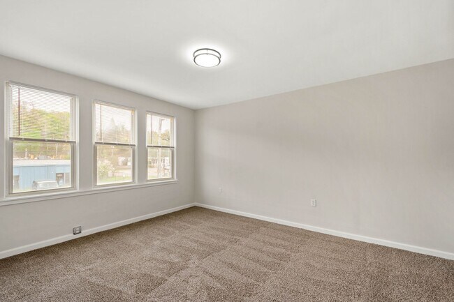 Building Photo - 644-650 Center Ave.