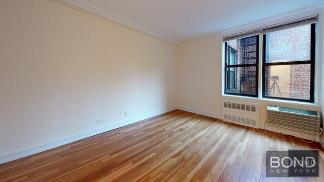 Building Photo - 305 W 13th St