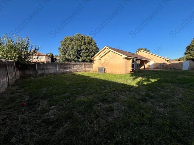 Building Photo - Beautiful 2 Bedroom 2 Bathroom Home- Colon...