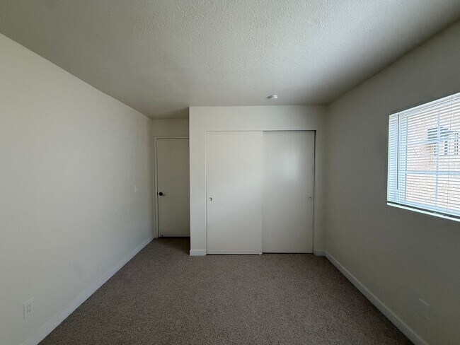 Building Photo - 1422 Eagle Ct