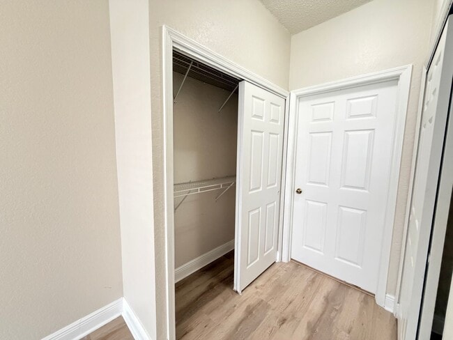 Building Photo - 13015 Plantation Park Cir