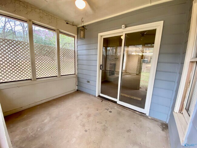 Building Photo - 1110 Liberty Dr
