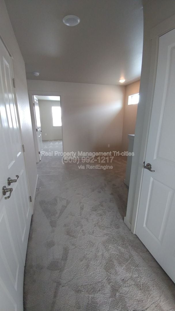 Building Photo - 5748 W Albany Pl